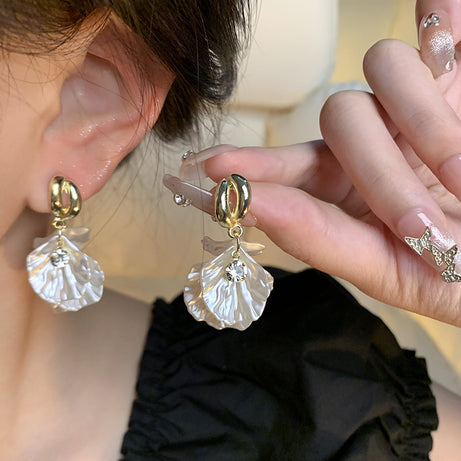 Glossy Shell Flower and Pearl Pendant Boho Earrings