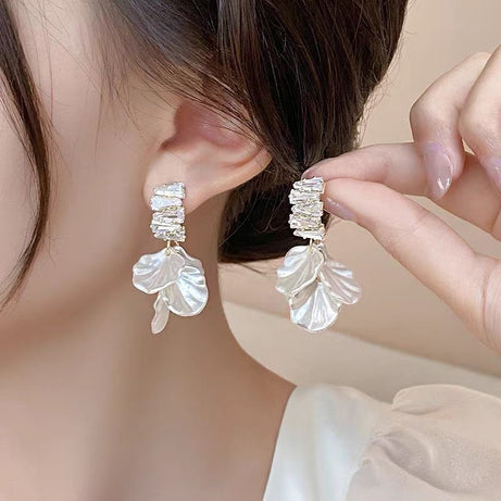 Glossy Shell Flower and Pearl Pendant Boho Earrings