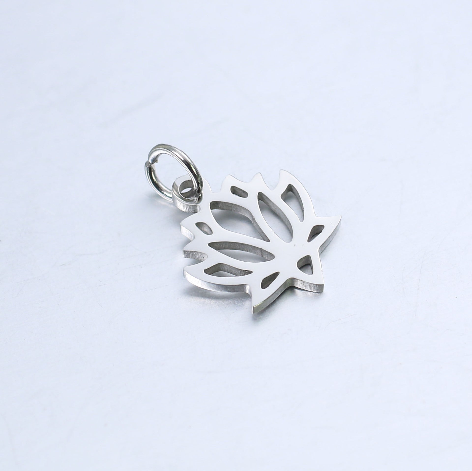 DOOYIO 5pcs/Lot Stainless Steel Hollow-out Lotus Pendant Female DIY Necklace Bracelet Handmade Charm Accessories