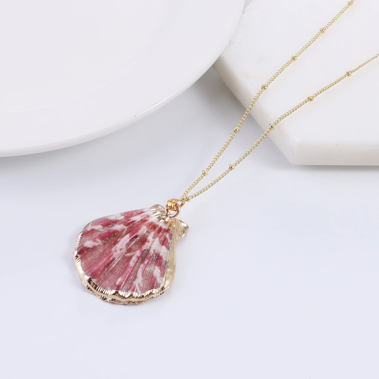 Summer Beach Necklace - Natural Conch Shell Pendant Gold Plated Rim Boho Sea Jewelry for Women Personalized Niche Necklace