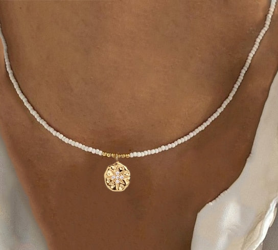 Fashion Classic White Rice Beads White Shell Stone Short Necklace Retro Charm Moon Eyes Pendant Jewelry Christmas Halloween Gift