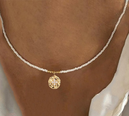 Fashion Classic White Rice Beads White Shell Stone Short Necklace Retro Charm Moon Eyes Pendant Jewelry Christmas Halloween Gift