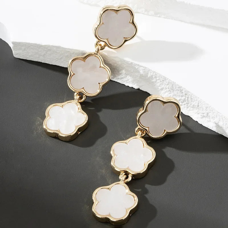Boho White Shell Lucky Five-Petal Flower Stud Earrings for Women Ladie Classic Vintage Heart Shape Crystal Party Banquet Jewelry