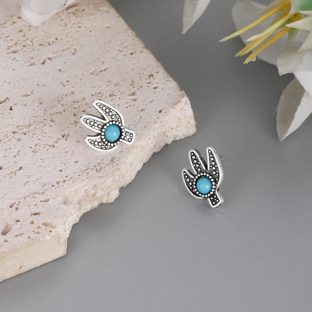Boho New Turquoise Inlaid Mini Earring for Women Charm Silver Metal Arrow Triangle Geometric Earrings Piercing Stud Jewelry