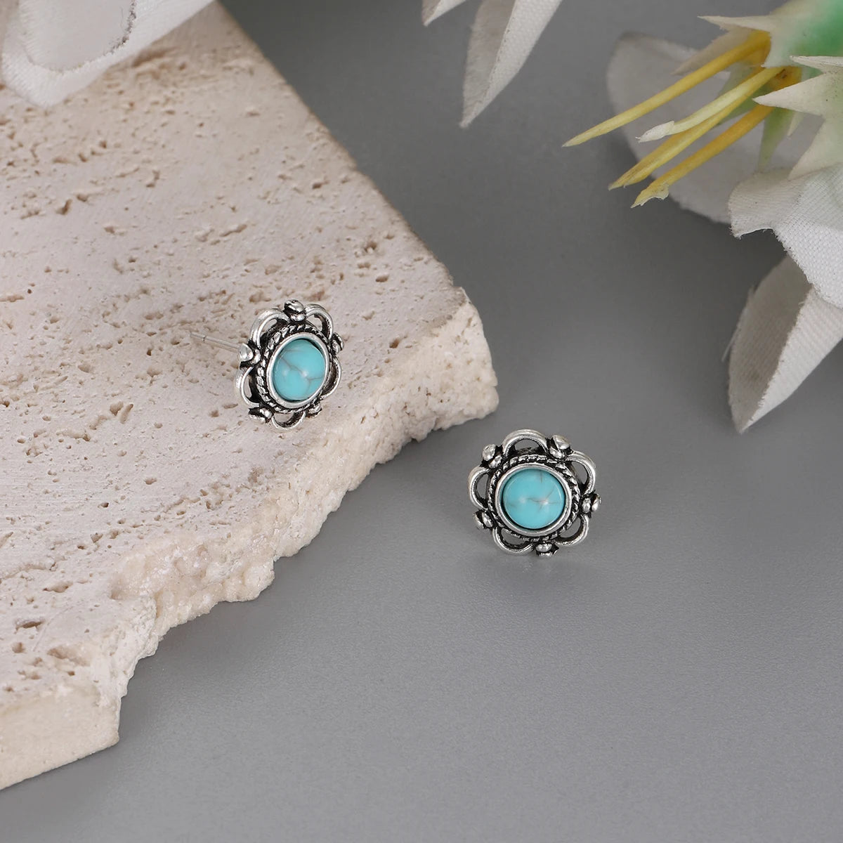 Boho New Turquoise Inlaid Mini Earring for Women Charm Silver Metal Arrow Triangle Geometric Earrings Piercing Stud Jewelry