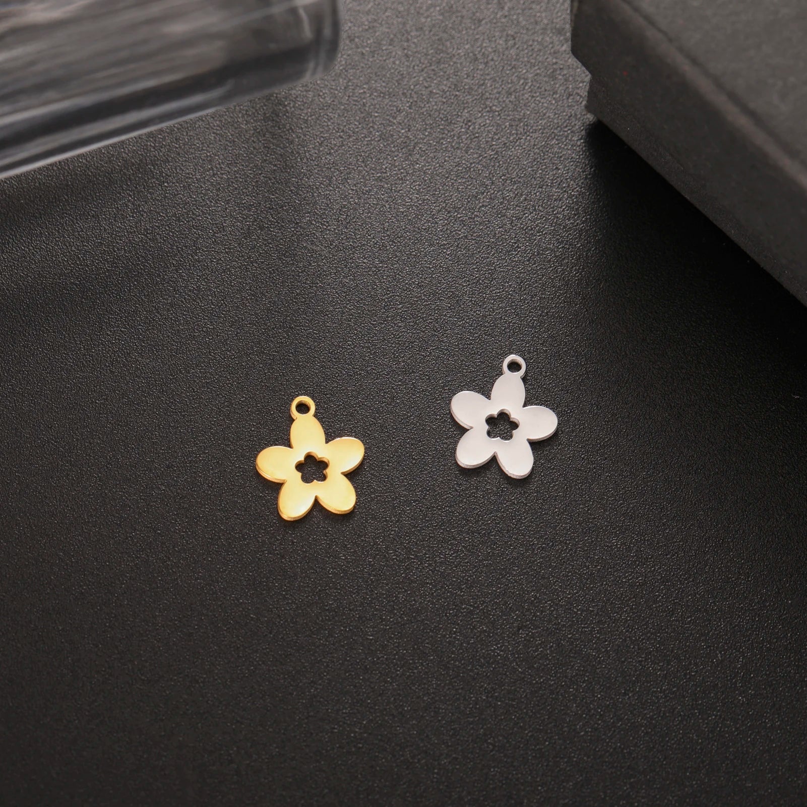 5 pieces of lotus shell stainless steel bracelet pendant necklace small sun shell pendant DIY necklace bracelet earrings jewelry