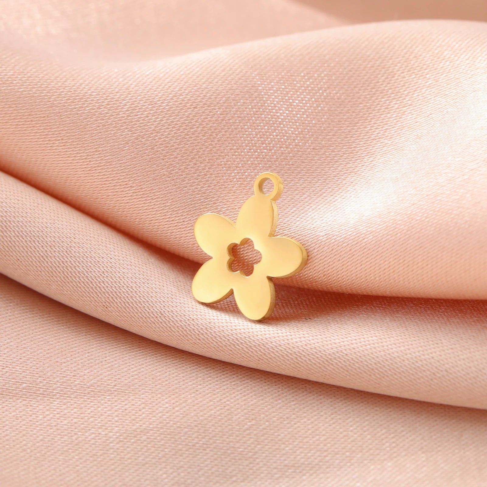 5 pieces of lotus shell stainless steel bracelet pendant necklace small sun shell pendant DIY necklace bracelet earrings jewelry