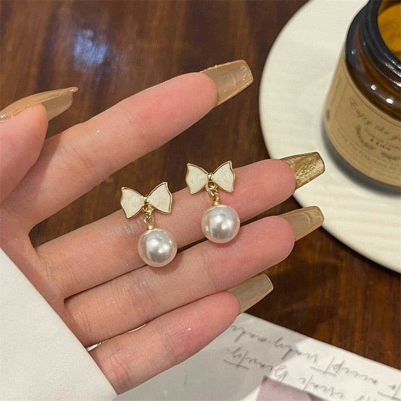 European and American Fashion Women's Simple Personality Exquisite Temperament Earrings Bow Knot Shell Pearl Earrings Jewelry - Charlie Dolly