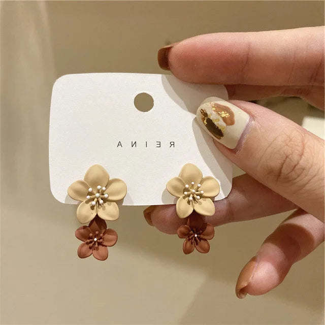 Trendy Flower Earrings 2025 New Flowers Sstuds Earrings For Women Wedding Party Jewelry Boho Metal Earrings Female