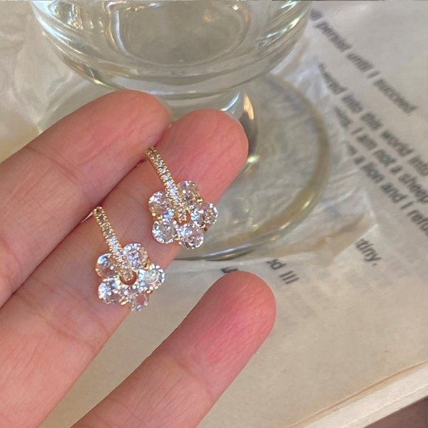 Korean Hollow Wreath Flower Earrings For Women Crystal Zircon Sweet Bee Butterfly Stud Earring Girl Wedding Party Jewelry - Charlie Dolly