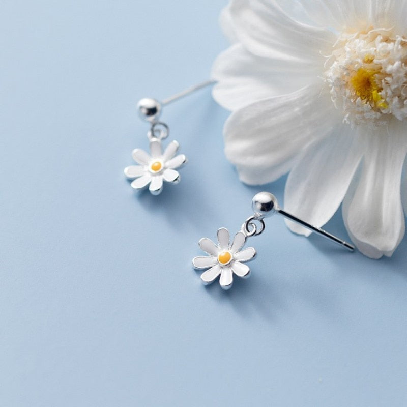 Cute Daisy Flower Pendant Hoop Earrings For Women Korean Sweet Circle Earrings Girl Wedding Party Jewelry Gift - Charlie Dolly
