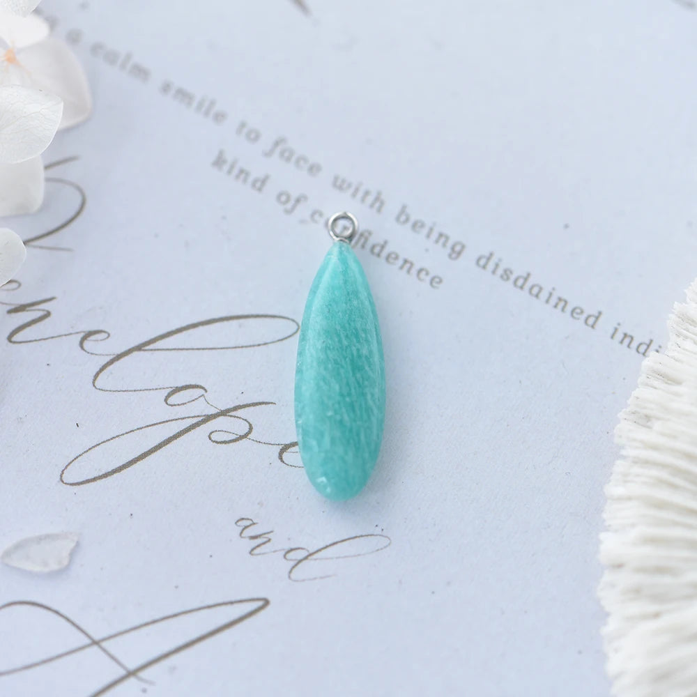 ITSMOS Teardrop Labradorite Long Raw Crystal Pendant Protection Stone Necklace Moon Goddess Jewelry Gift for Spiritual Women