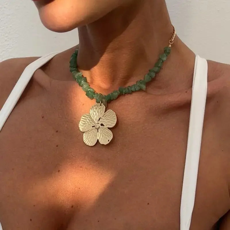 Boho Irregular Natural Stone Necklace For Women Exquisite Metal Flower Clavicle Chain Beach Party Jewelry Accessories Gift