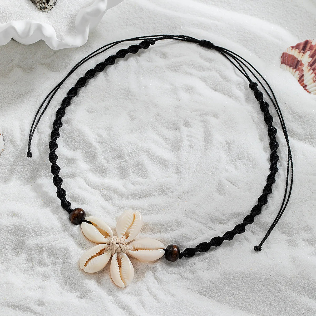 Boho Beach Bohemian Shell Flower Necklaces for Women Girls Summer Fashion Jewelry Woven Rope Shell Pendants Necklace Adjustable