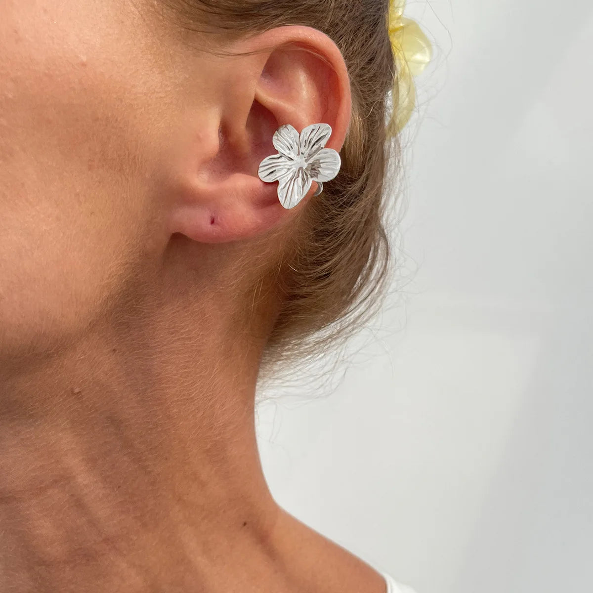 Trendy Starfish Ear Clips Fake Piercings Earrings for Women Boho Shell Conch Asymmetrical Stud Earrings Beach Party Jewelry Gift