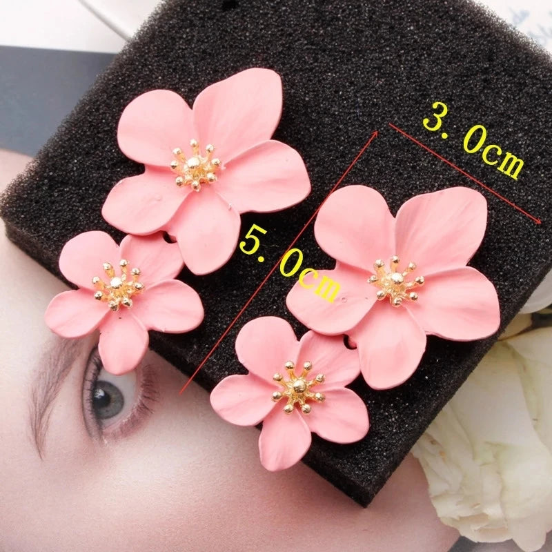 Trendy Flower Earrings 2025 New Flowers Sstuds Earrings For Women Wedding Party Jewelry Boho Metal Earrings Female