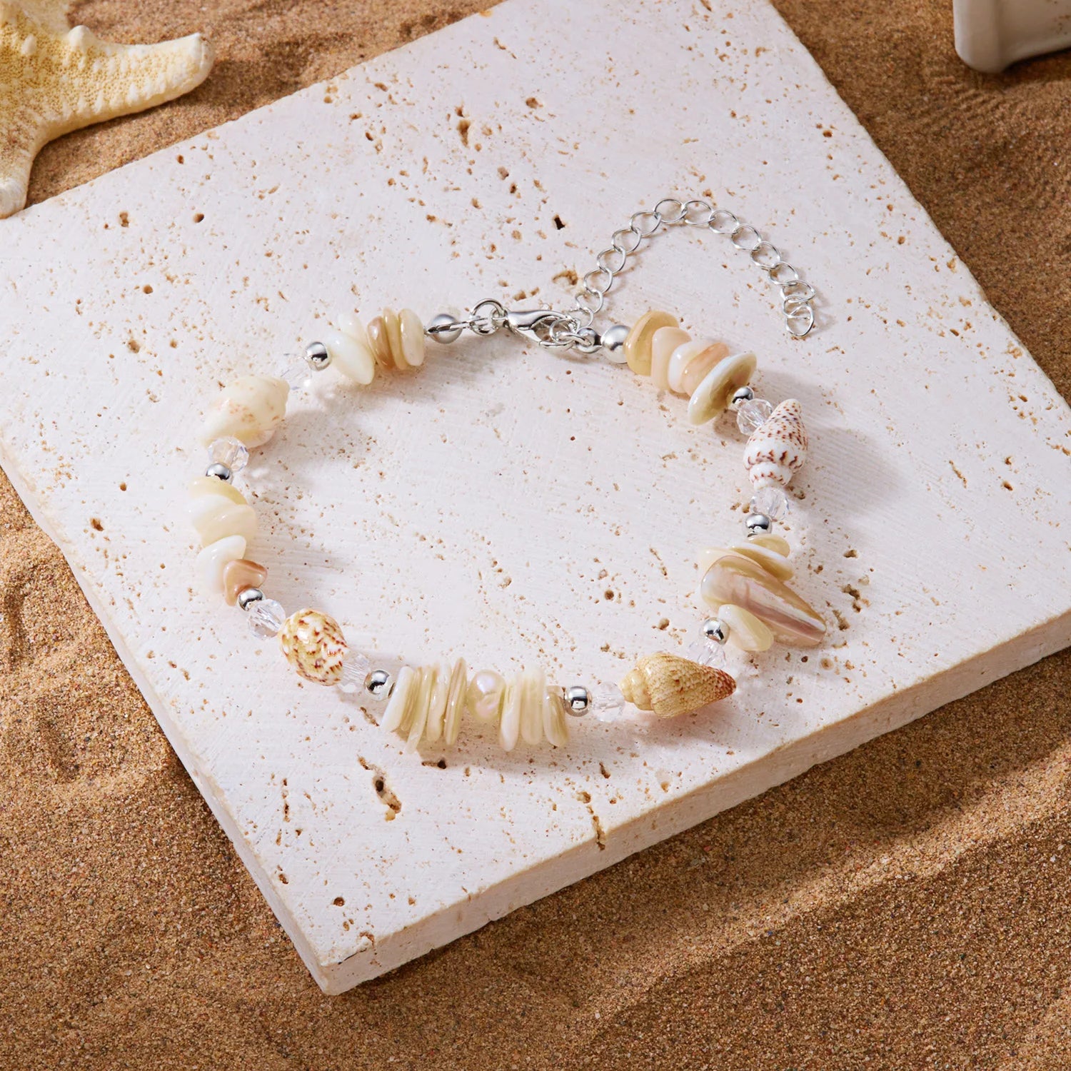 Boho Natural Gravel Shell Chips Bracelet for Women Adjustable Handmade Conch Beaded Bangle Summer Beach Vacation Jewelry Gift