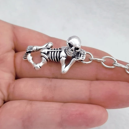 Fashionable foldable skull pendant keychain men and women antique metal alloy skull pendant keychain car keychain gift
