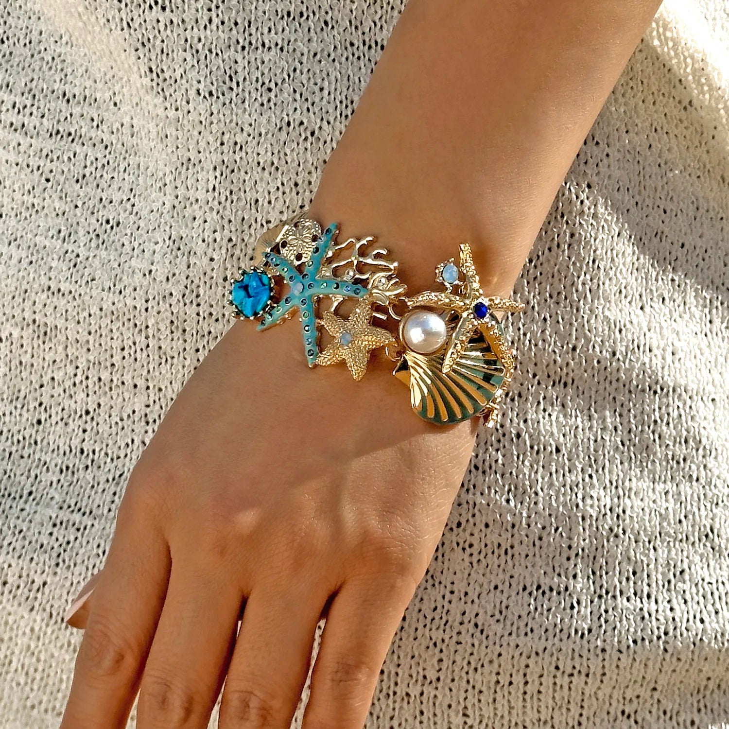 Exaggerated Metal Starfish Shell Pearl Necklace for Women Summer Ocean Coral Scallop Pendant Necklace Boho Beach Jewelry Gift