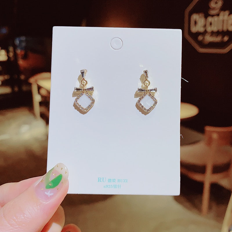 Pineapple Pearl Earrings French Retro High-quality Earrings Net Red Temperament Female  Wave Earrings Prevent Allergy - Charlie Dolly