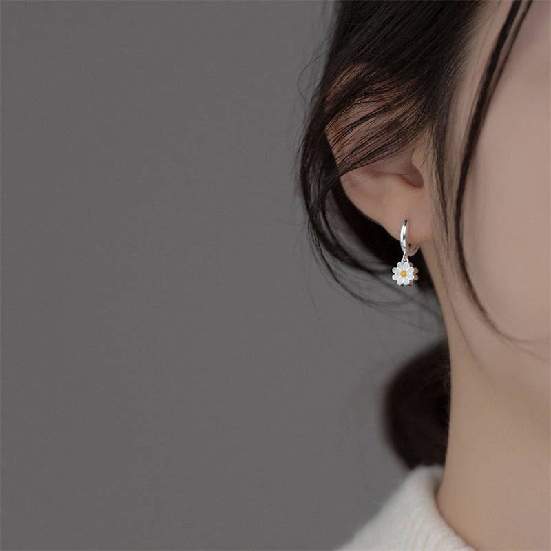 Cute Daisy Flower Pendant Hoop Earrings For Women Korean Sweet Circle Earrings Girl Wedding Party Jewelry Gift - Charlie Dolly