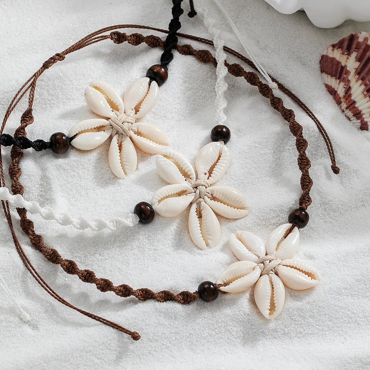 Boho Beach Bohemian Shell Flower Necklaces for Women Girls Summer Fashion Jewelry Woven Rope Shell Pendants Necklace Adjustable