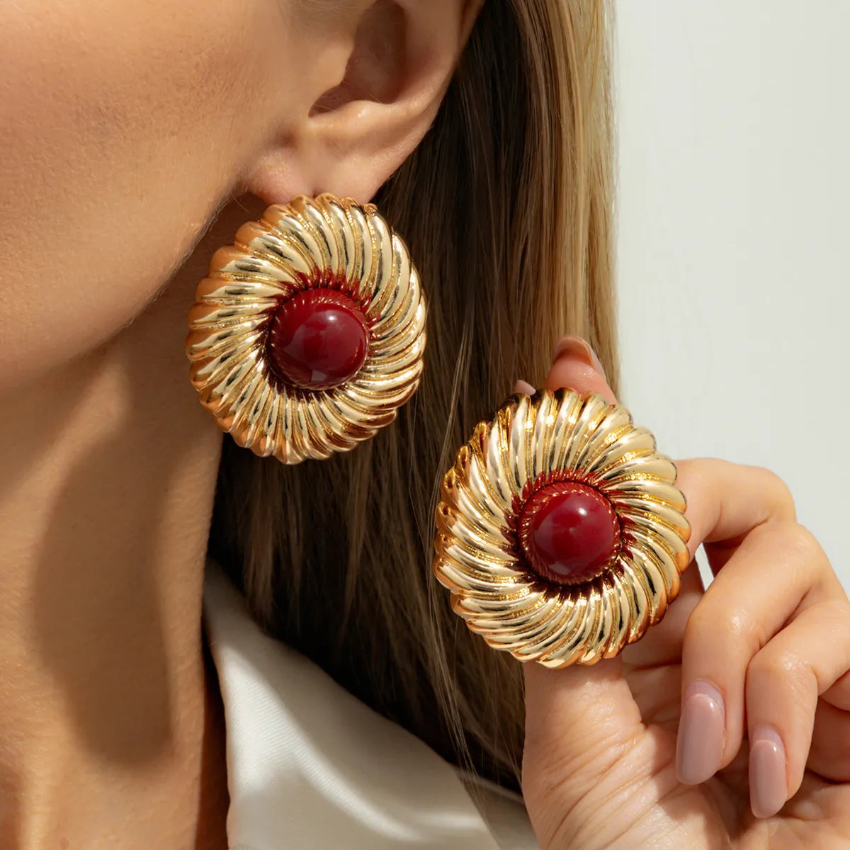 New Trendy Geometric Big Spiral Stud Earrings Women Boho Inlaid Resin Acrylic Beads Earrings Vacation Jewelry Accessories