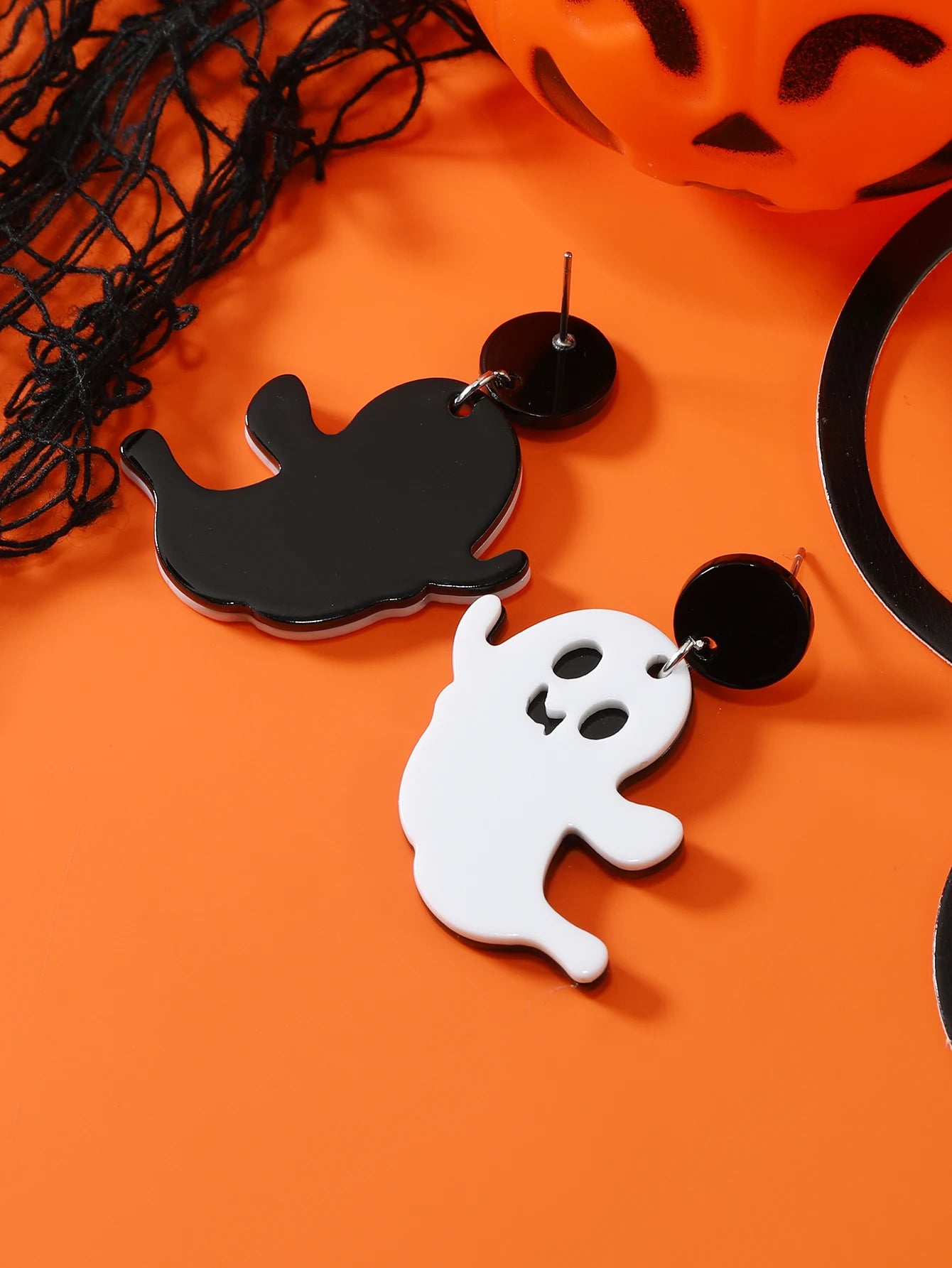 8 pairs of Halloween flame demons, cute little ghosts, acrylic earrings, skull heads, alien spaceships, pumpkin ghosts - Charlie Dolly