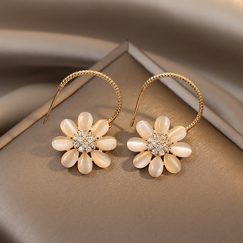 Cute Daisy Flower Pendant Hoop Earrings For Women Korean Sweet Circle Earrings Girl Wedding Party Jewelry Gift - Charlie Dolly