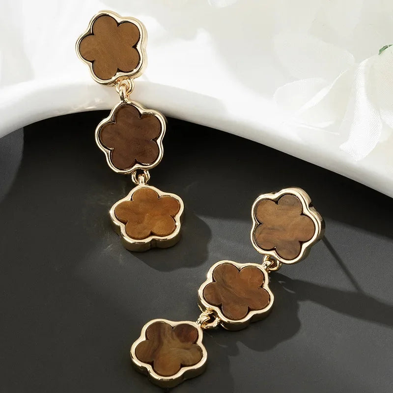 Boho White Shell Lucky Five-Petal Flower Stud Earrings for Women Ladie Classic Vintage Heart Shape Crystal Party Banquet Jewelry