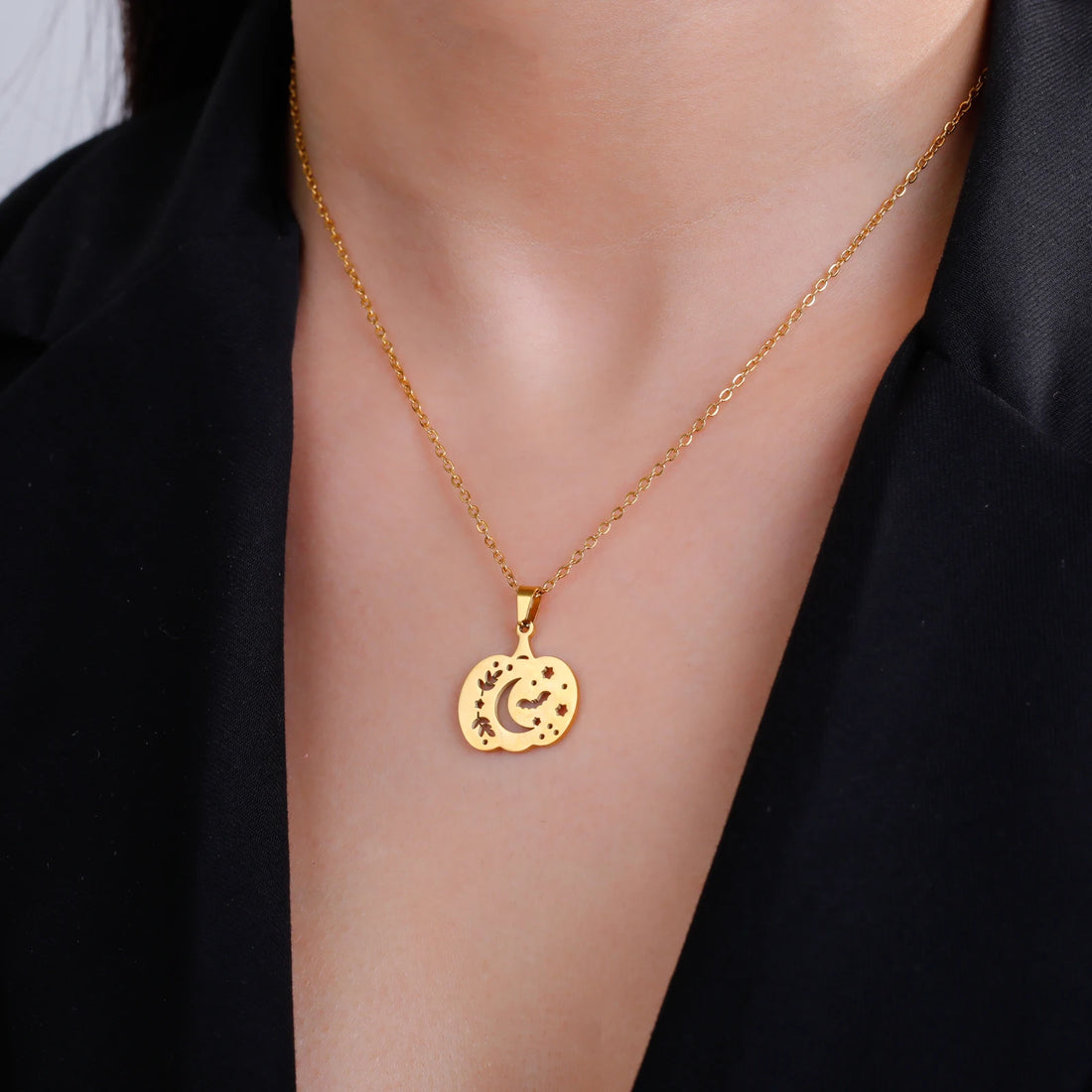 Cazador Halloween Pumpkin Bat Moon Necklace for Women Stainless Steel Pendant Chain Necklace Jewelry Party Gift 2024 Wholesale - Charlie Dolly