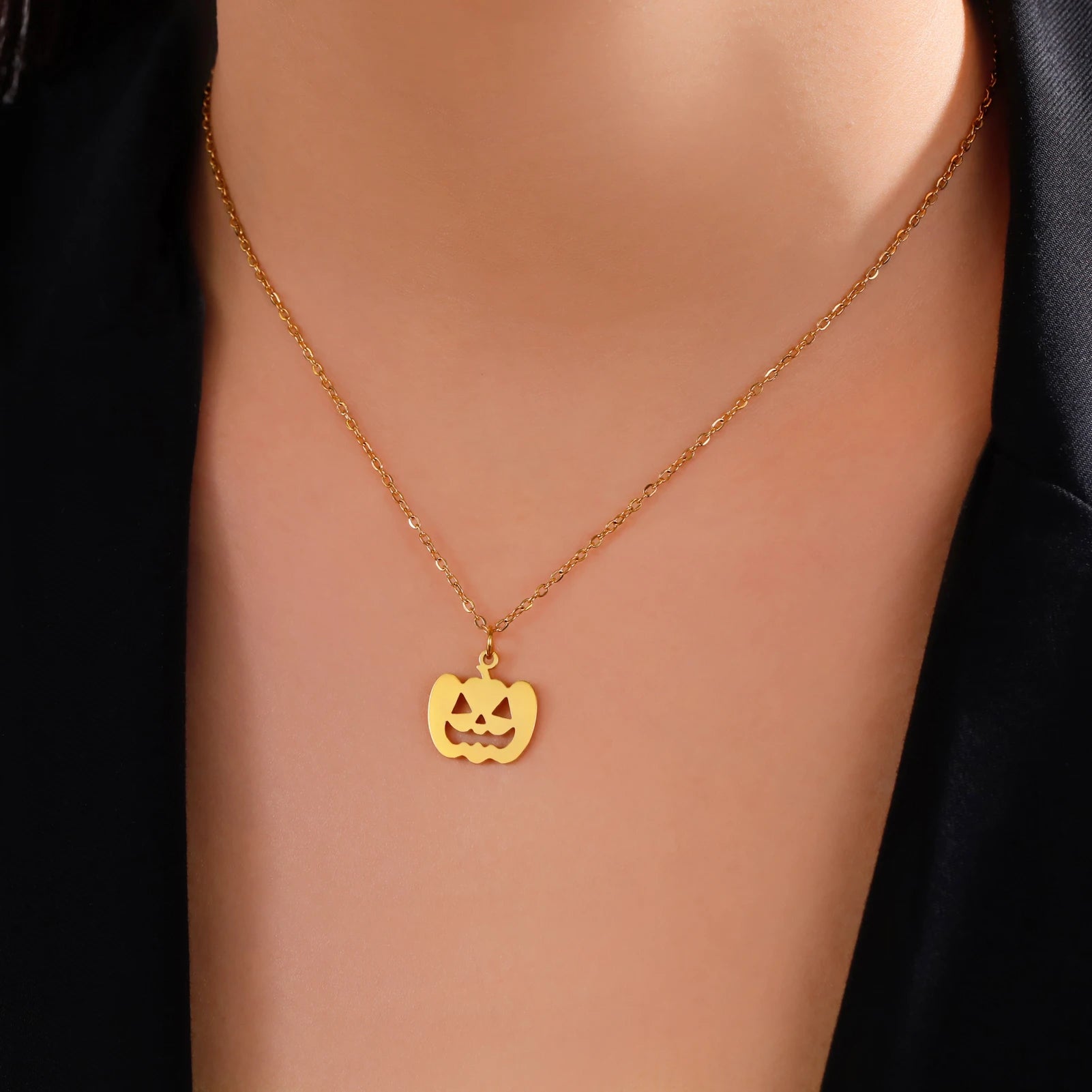 Cazador Halloween Pumpkin Bat Moon Necklace for Women Stainless Steel Pendant Chain Necklace Jewelry Party Gift 2024 Wholesale - Charlie Dolly
