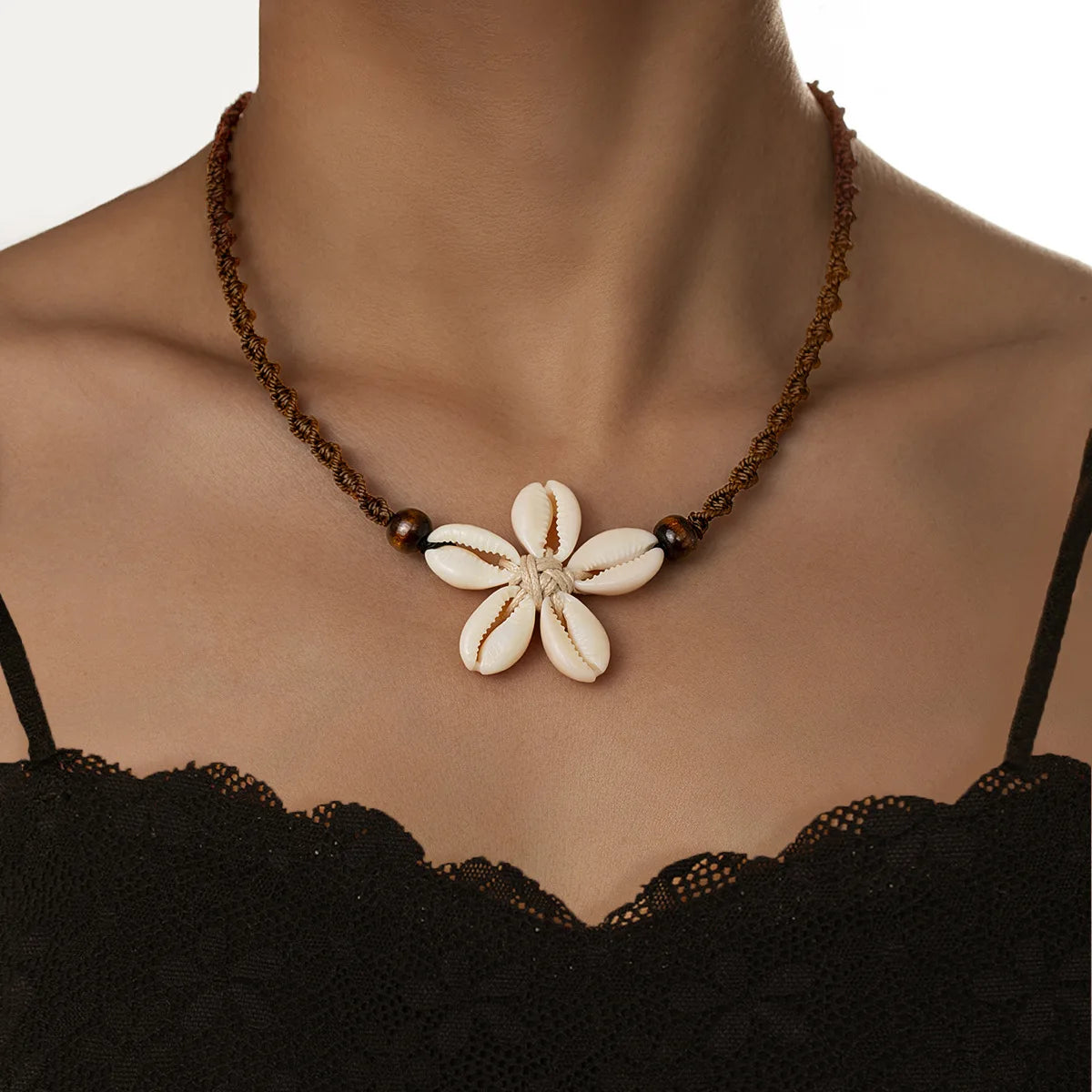 Boho Beach Bohemian Shell Flower Necklaces for Women Girls Summer Fashion Jewelry Woven Rope Shell Pendants Necklace Adjustable