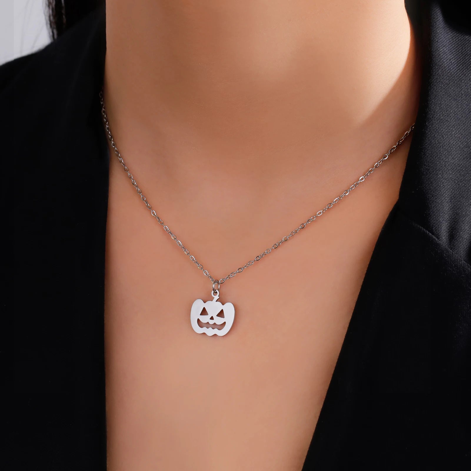 Cazador Halloween Pumpkin Bat Moon Necklace for Women Stainless Steel Pendant Chain Necklace Jewelry Party Gift 2024 Wholesale - Charlie Dolly