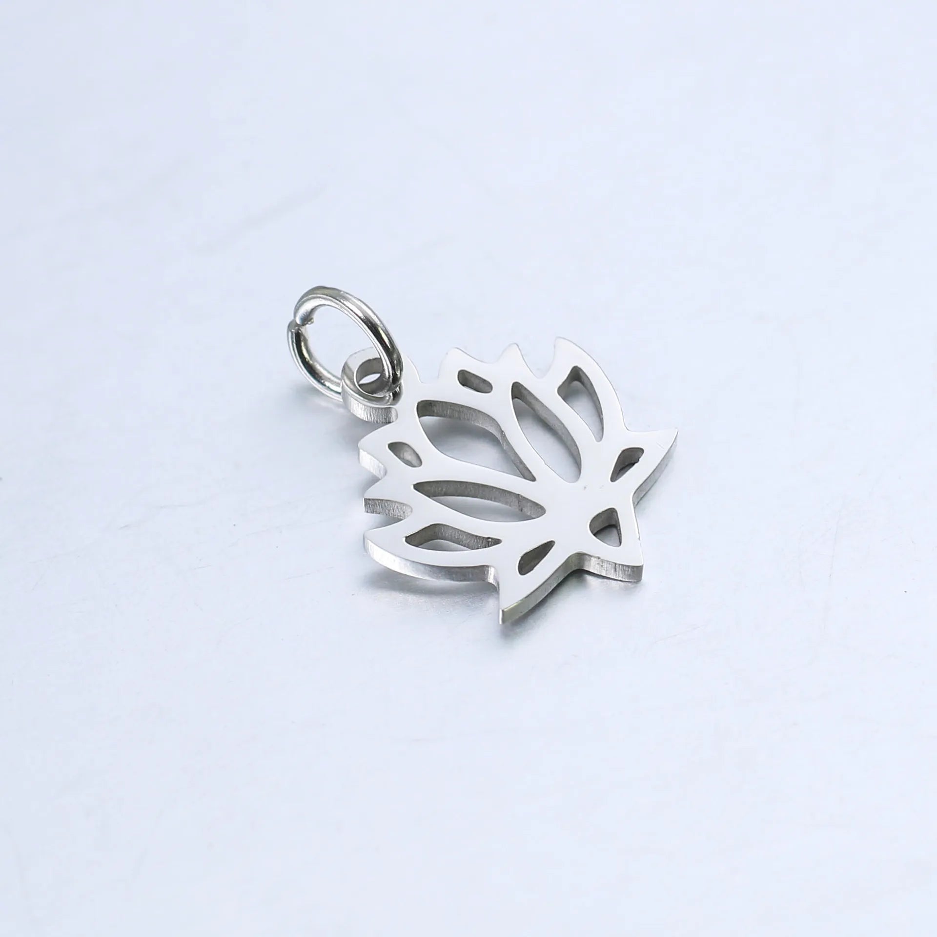 DOOYIO 5pcs/Lot Stainless Steel Hollow-out Lotus Pendant Female DIY Necklace Bracelet Handmade Charm Accessories
