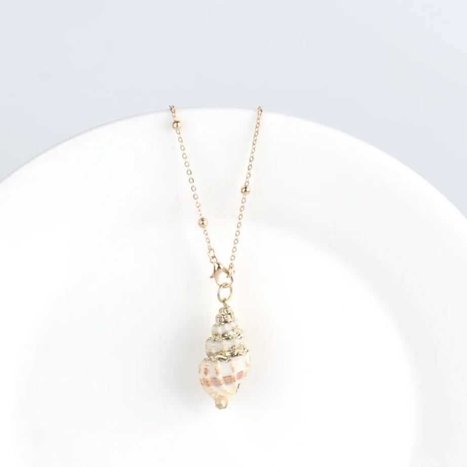 Conch Shell Boho Pendant Necklace