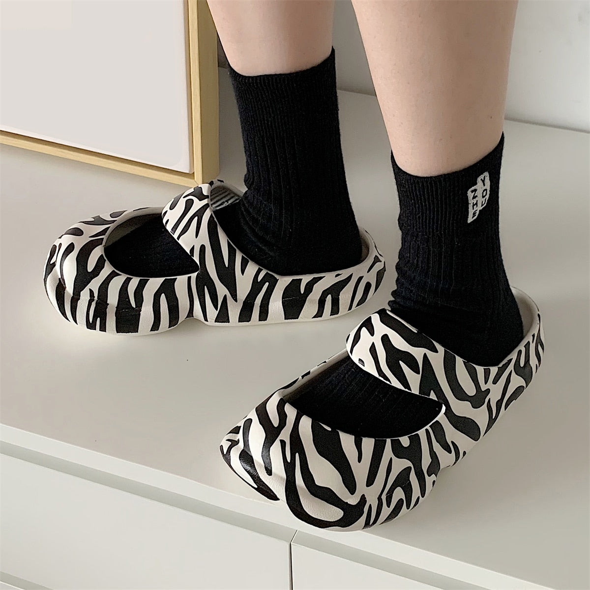 New Couples Stylish Adult Sandals Slip-Proof Thick-Soled Indoor Outdoor Slippers Men Flip Flops House Sleepers Shoes Woman Home - Charlie Dolly