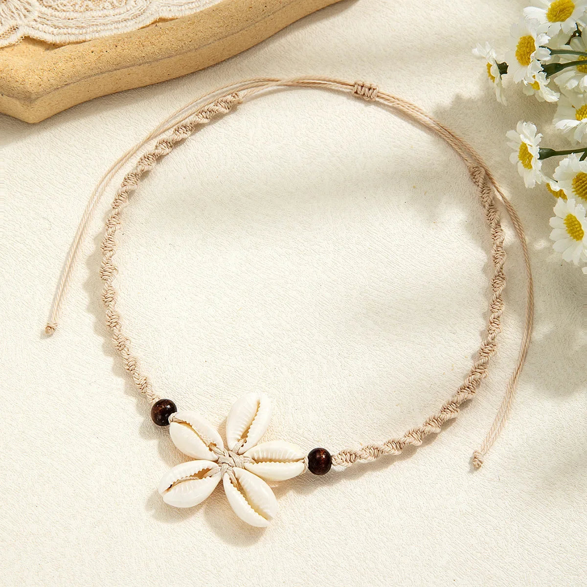 Boho Beach Bohemian Shell Flower Necklaces for Women Girls Summer Fashion Jewelry Woven Rope Shell Pendants Necklace Adjustable