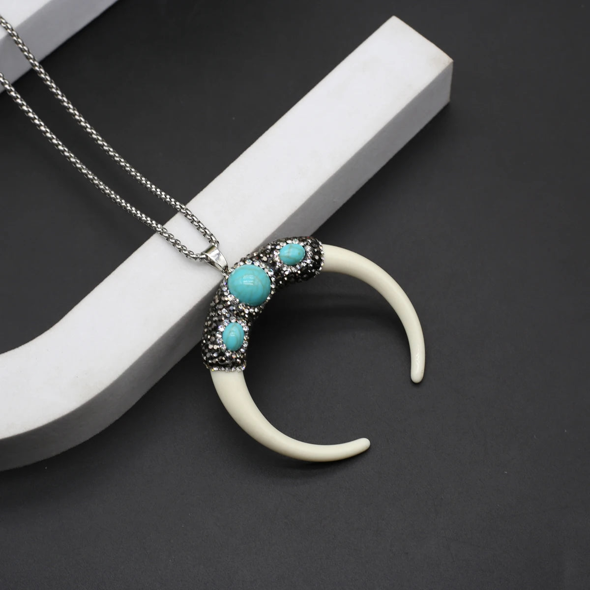 Natural Stone Horn Necklace Reiki Heal Turquoise Rhinestone Crescent Moon Pendant Stainless Steel Chain Boho Necklaces Jewelry