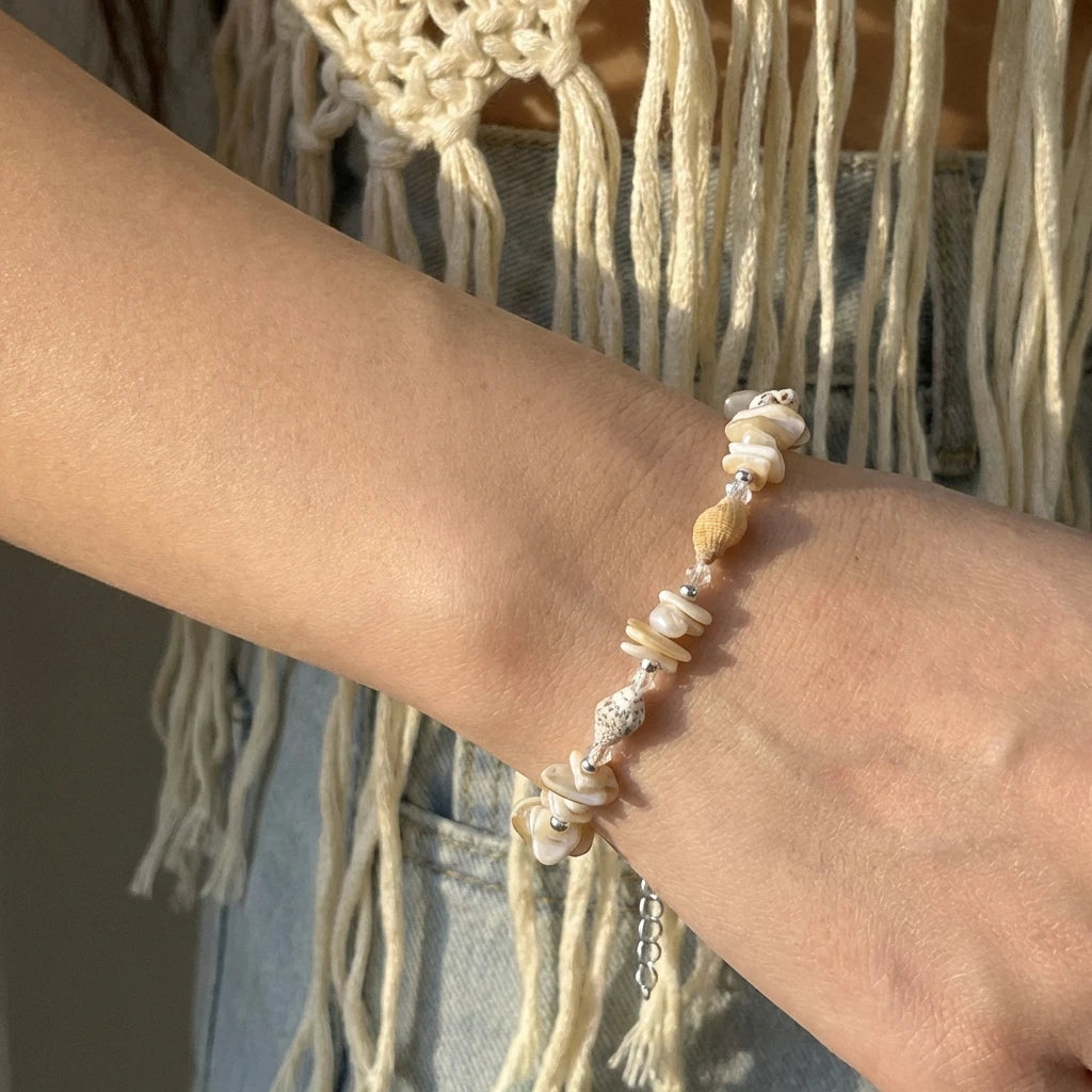 Boho Natural Gravel Shell Chips Bracelet for Women Adjustable Handmade Conch Beaded Bangle Summer Beach Vacation Jewelry Gift