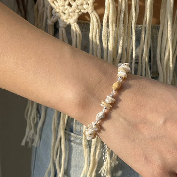 Boho Natural Gravel Shell Chips Bracelet for Women Adjustable Handmade Conch Beaded Bangle Summer Beach Vacation Jewelry Gift