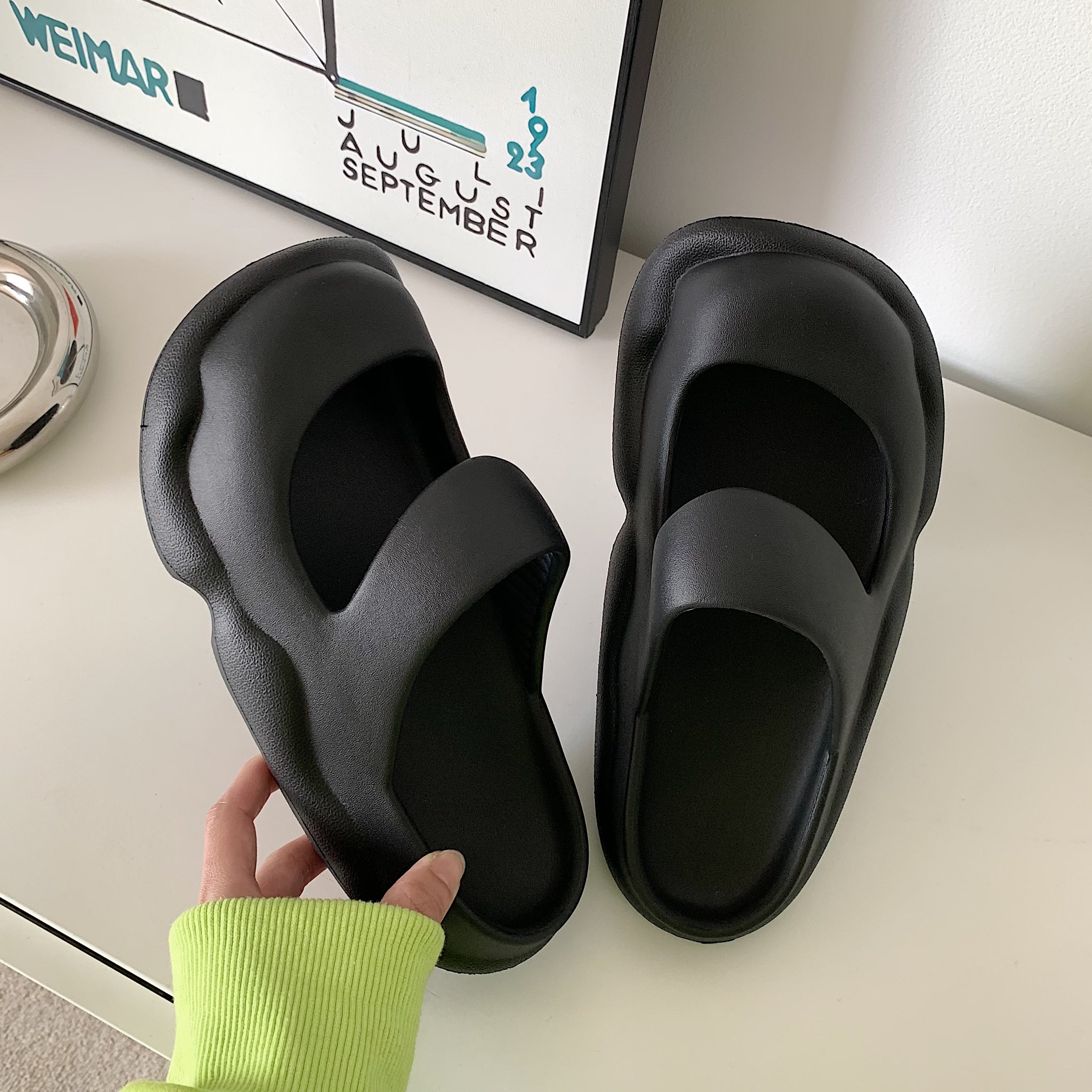 New Couples Stylish Adult Sandals Slip-Proof Thick-Soled Indoor Outdoor Slippers Men Flip Flops House Sleepers Shoes Woman Home - Charlie Dolly