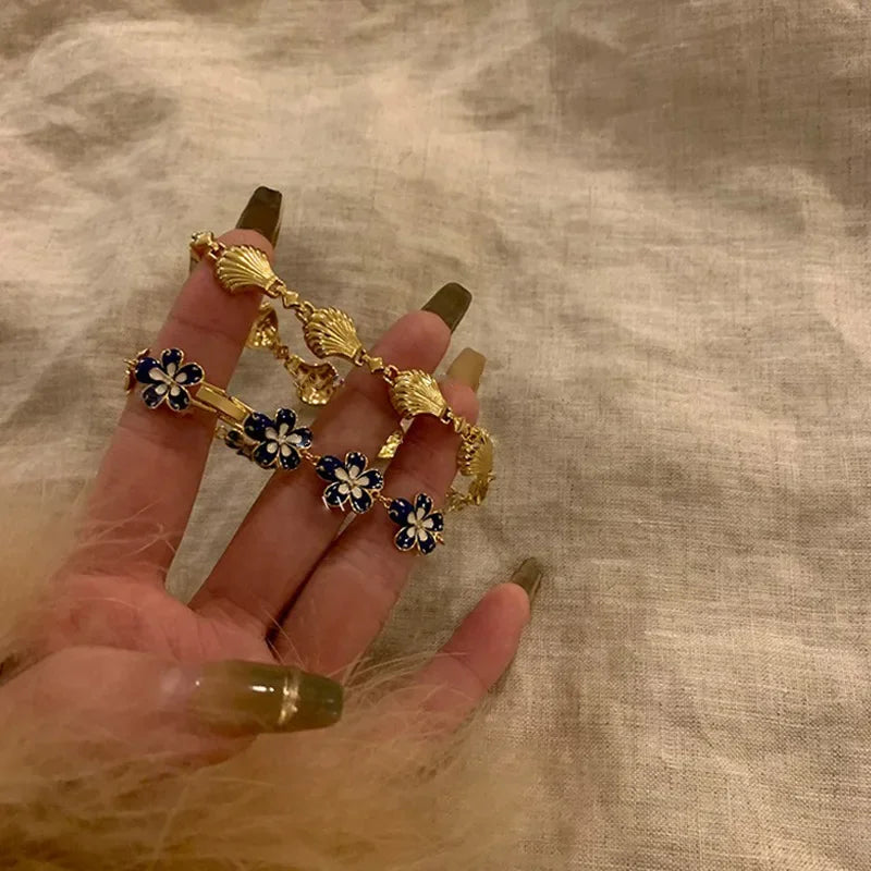 Golden Shell Retro Flower Women's Bracelet Light Luxury Versatile High End Unique Design Girlfriend Accessories Banquet Jewelry