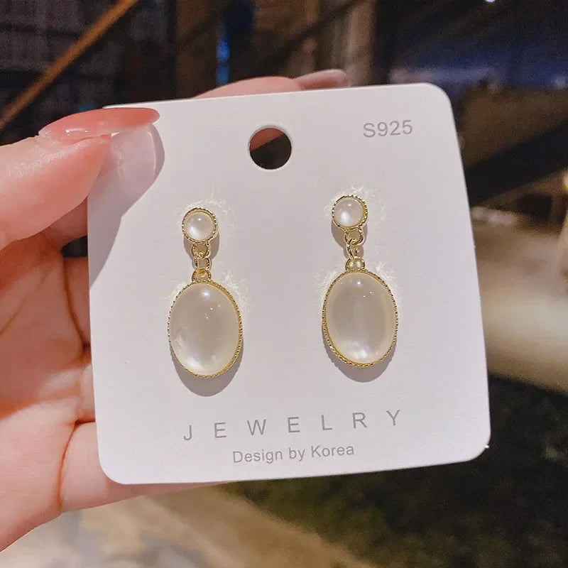 Geometric Irregular Round Pearl Earrings for Women Unusual Irregular Gold Color Metal Side Earrings Boho Trendy Jewelry Gift