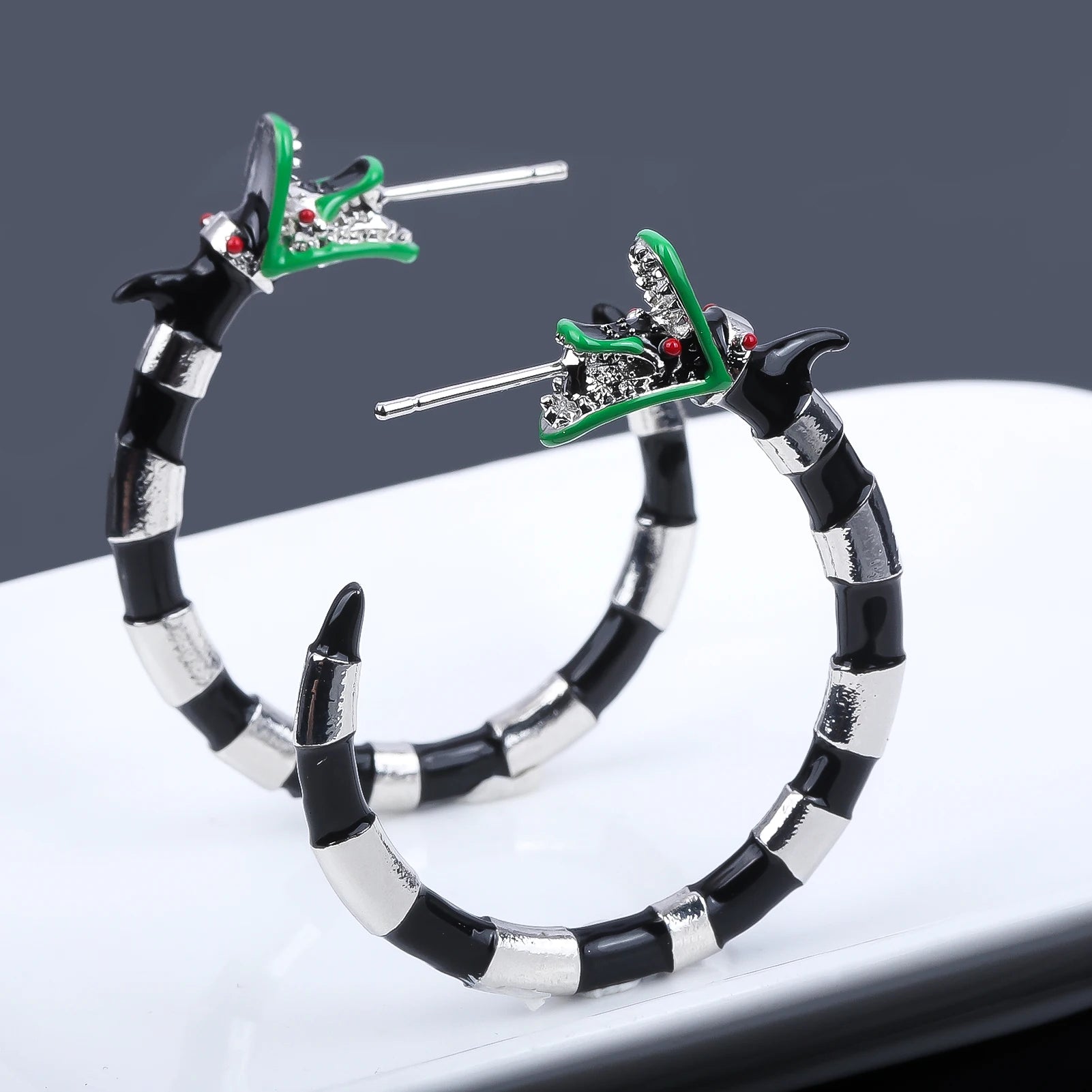 Gothic Style Harong Halloween Beetlejuice Hoop Earring for Women Beetle Sandworm Creepy Chunky Jewelry Cosplay Props Accessories - Charlie Dolly