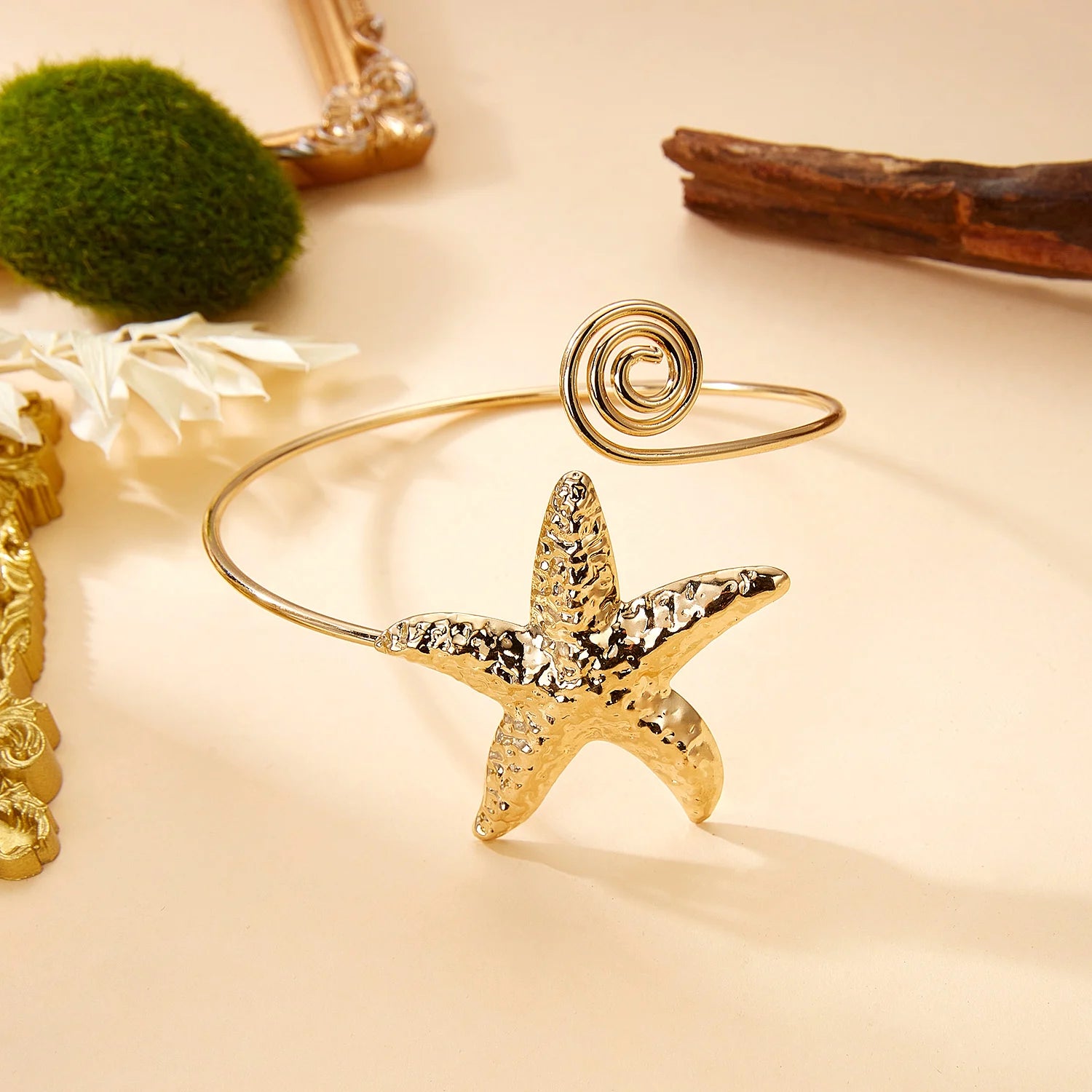 Boho Starfish Pearl Open Arm Bracelet for Women Simple Conch Shell Spiral Wave Metal Upper Arm Cuff Bangle Beach Party Jewelry