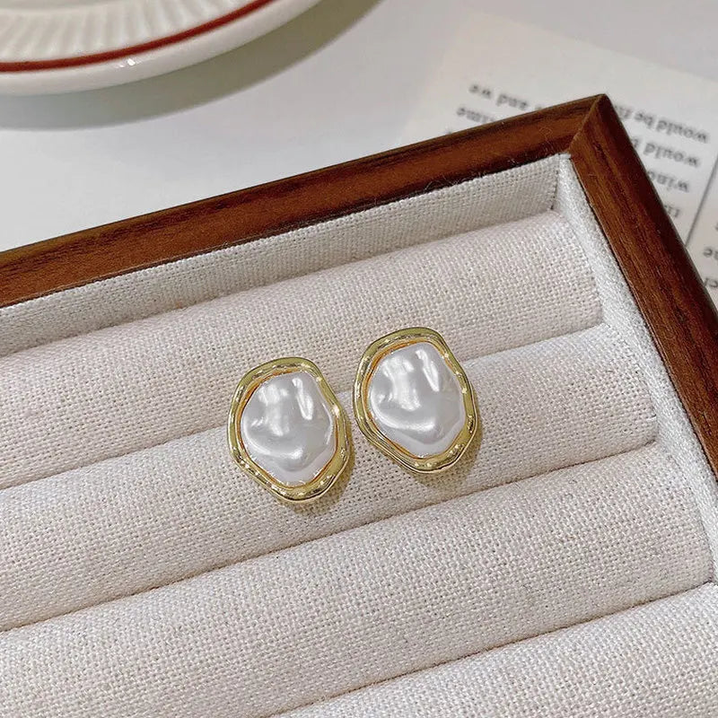 Geometric Irregular Round Pearl Earrings for Women Unusual Irregular Gold Color Metal Side Earrings Boho Trendy Jewelry Gift