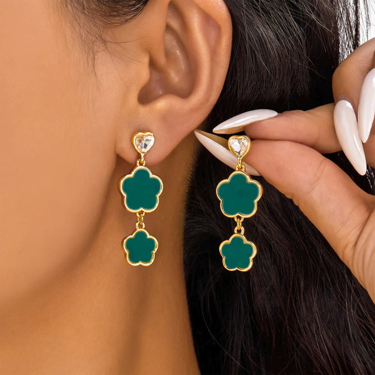 Boho White Shell Lucky Five-Petal Flower Stud Earrings for Women Ladie Classic Vintage Heart Shape Crystal Party Banquet Jewelry