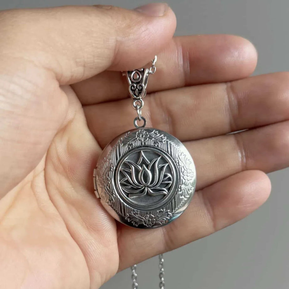Carved Lotus Photo Locket Choker, Retro Ethnic Memory Talisman