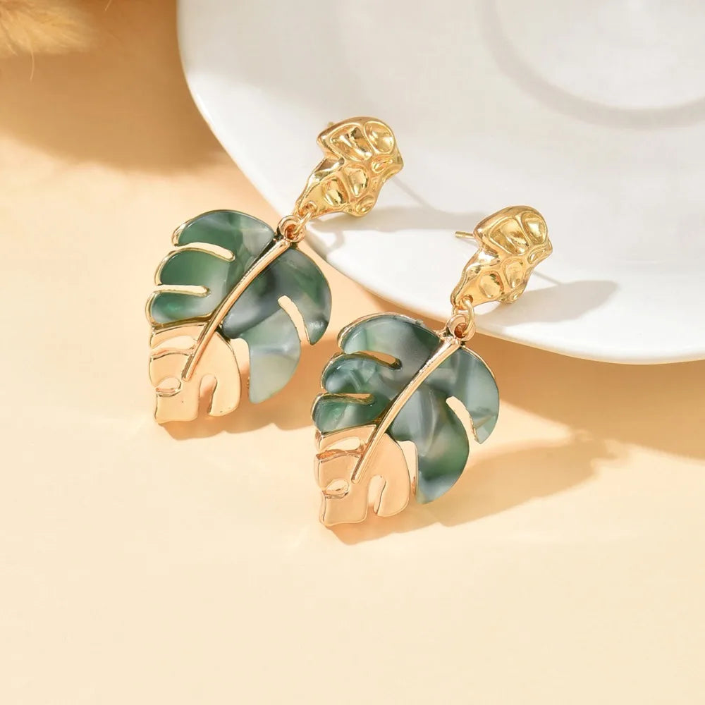 Boho Creative Multi-color Hollowed-out Resin Monstera Leaf Drop Earrings for Women Gold Color Tropical Dangle Earrings Jewelry